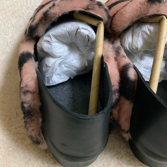 COACH HOLLY SHEARLING PINK AND BLACK LOGO SLIPPERS - Picture 11 of 16